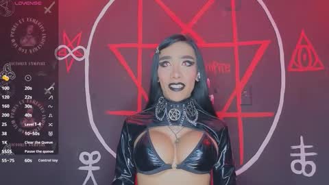 Snapshot of victoriavampire666 chatting on 10-27-25, 06:28 Victoria Vampire online show from 10-27-25, 06:28