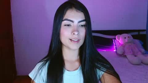 victoriia_henao_ online show from 06-16-26, 05:10