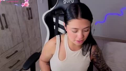 V  I C  T O R I A  online show from 02-11-26, 08:58