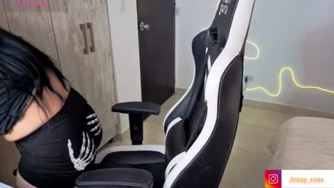 V  I C  T O R I A  online show from 02-26-26, 10:42