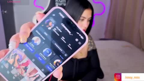 V  I C  T O R I A  online show from 03-31-26, 12:56