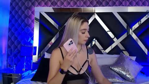 victtoria lee online show from 11-22-25, 09:47