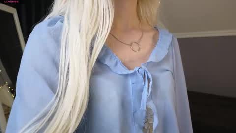 Snapshot of vienna_gones chatting on 04-01-26, 01:41 Eva online show from 04-01-26, 01:41
