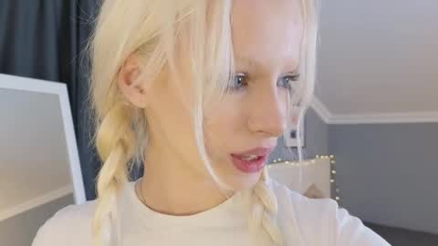 Snapshot of vienna_gones chatting on 04-10-26, 12:21 Eva online show from 04-10-26, 12:21