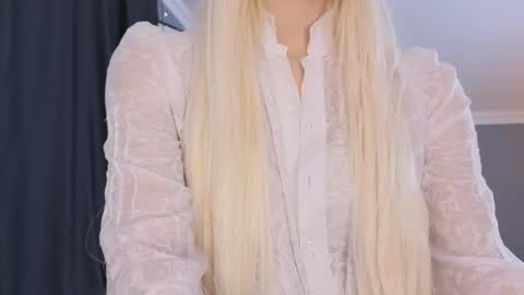 Snapshot of vienna_gones chatting on 04-24-26, 12:29 Eva online show from 04-24-26, 12:29