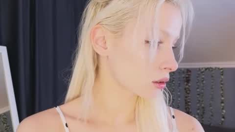 Snapshot of vienna_gones chatting on 04-26-26, 12:25 Eva online show from 04-26-26, 12:25