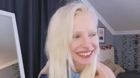 Snapshot of vienna_gones chatting on 04-29-26, 05:30 Eva online show from 04-29-26, 05:30