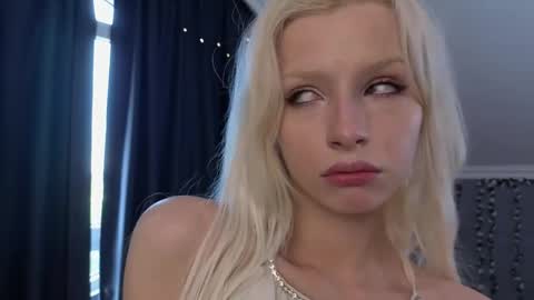 Snapshot of vienna_gones chatting on 05-07-26, 12:21 Eva online show from 05-07-26, 12:21