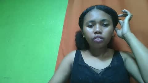 Snapshot of vierge28430 chatting on 05-13-26, 06:00 vierge28430 online show from 05-13-26, 06:00