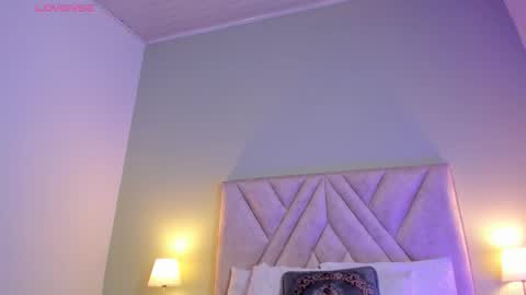 Victoria  online show from 12-22-25, 11:29