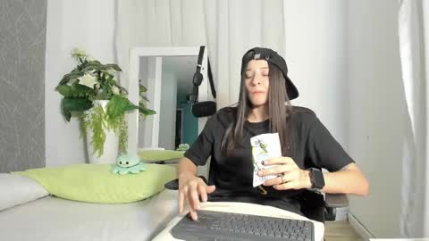 viictoriiasaenz online show from 04-27-26, 03:59