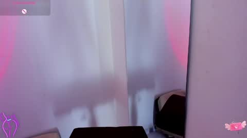 Snapshot of viioleett_cum chatting on 05-19-26, 01:39 viioleett_cum online show from 05-19-26, 01:39