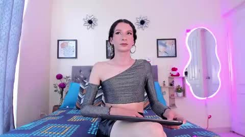 Violet online show from 12-22-25, 06:27