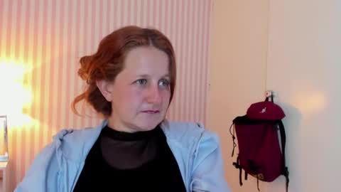 Snapshot of viioletamora chatting on 12-15-24, 01:02 Violeta online show from 12-15-24, 01:02