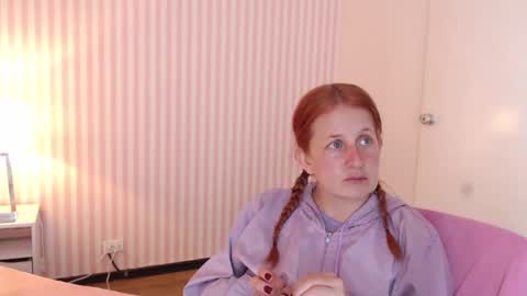 Snapshot of viioletamora chatting on 01-09-25, 08:22 Violeta online show from 01-09-25, 08:22