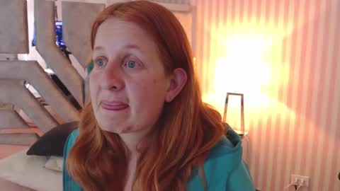 Snapshot of viioletamora chatting on 01-15-25, 12:41 Violeta online show from 01-15-25, 12:41