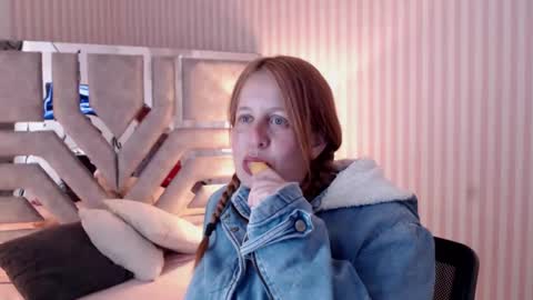 Snapshot of viioletamora chatting on 01-25-25, 02:04 Violeta online show from 01-25-25, 02:04