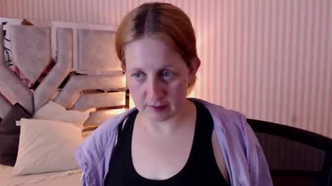 Snapshot of viioletamora chatting on 02-24-25, 01:02 Violeta online show from 02-24-25, 01:02