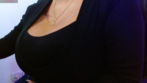 Snapshot of viiolleta chatting on 06-06-26, 12:32 viioleta online show from 06-06-26, 12:32