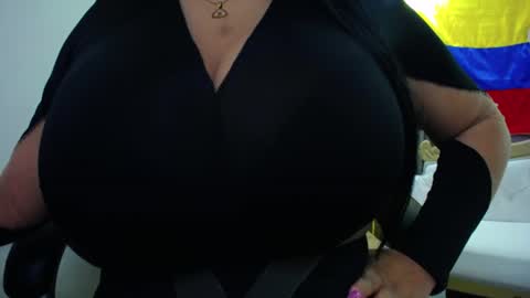 Snapshot of viiolleta chatting on 06-29-26, 12:27 viioleta online show from 06-29-26, 12:27