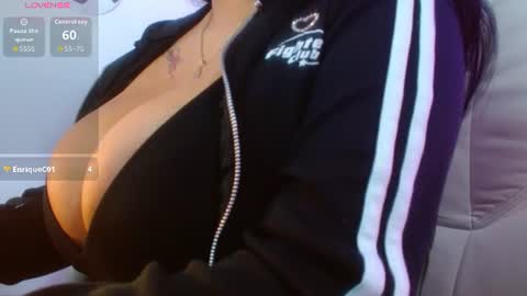 Snapshot of viiolleta chatting on 07-18-26, 12:31 viioleta online show from 07-18-26, 12:31