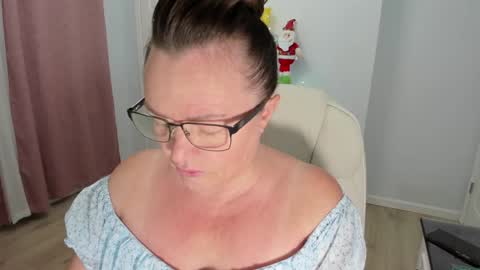 Snapshot of vika7333 chatting on 12-04-24, 12:14 Ukrainian-woman online show from 12-04-24, 12:14