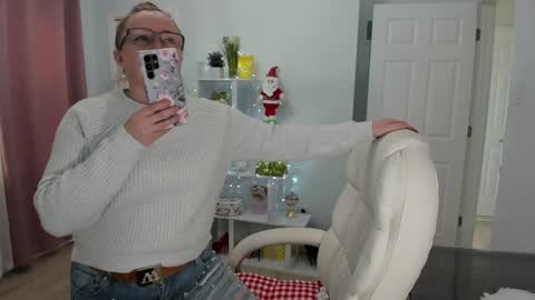 Snapshot of vika7333 chatting on 12-08-24, 03:24 Ukrainian-woman online show from 12-08-24, 03:24