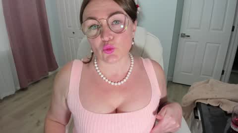 Snapshot of vika7333 chatting on 12-09-24, 04:15 Ukrainian-woman online show from 12-09-24, 04:15