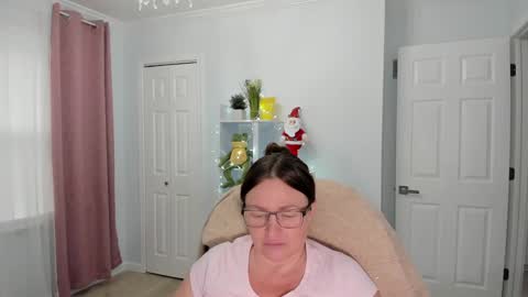 Snapshot of vika7333 chatting on 12-10-24, 03:55 Ukrainian-woman online show from 12-10-24, 03:55