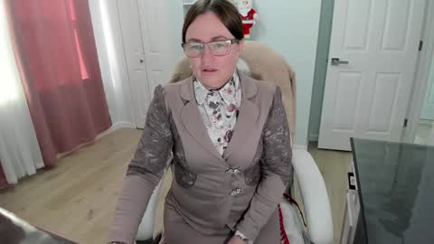 Snapshot of vika7333 chatting on 12-23-24, 02:28 Ukrainian-woman online show from 12-23-24, 02:28