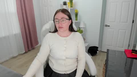 Snapshot of vika7333 chatting on 02-04-25, 01:06 Ukrainian-woman online show from 02-04-25, 01:06