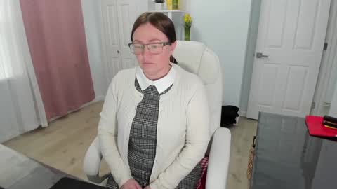 Snapshot of vika7333 chatting on 02-05-25, 04:03 Ukrainian-woman online show from 02-05-25, 04:03