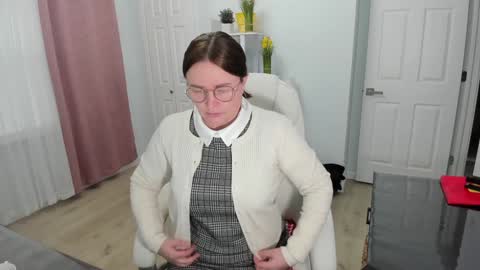 Snapshot of vika7333 chatting on 02-06-25, 03:09 Ukrainian-woman online show from 02-06-25, 03:09