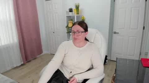 Snapshot of vika7333 chatting on 02-07-25, 03:30 Ukrainian-woman online show from 02-07-25, 03:30