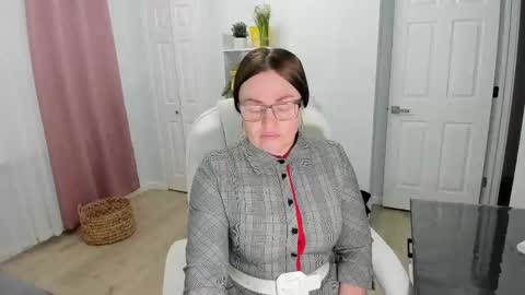 Snapshot of vika7333 chatting on 02-18-25, 12:06 Ukrainian-woman online show from 02-18-25, 12:06