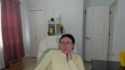 Snapshot of vika7333 chatting on 02-18-25, 06:37 Ukrainian-woman online show from 02-18-25, 06:37