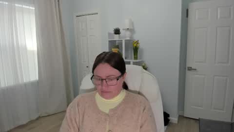 Snapshot of vika7333 chatting on 03-12-25, 02:56 Ukrainian-woman online show from 03-12-25, 02:56