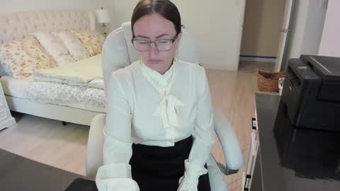 Snapshot of vika7333 chatting on 09-09-25, 02:38 Ukrainian-woman online show from 09-09-25, 02:38