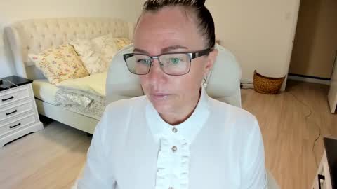 Snapshot of vika7333 chatting on 09-12-25, 12:49 Ukrainian-woman online show from 09-12-25, 12:49