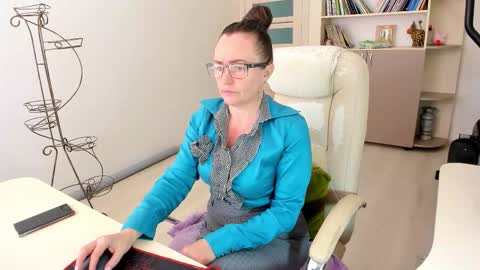 Ukrainian-woman online show from 11-13-25, 08:02