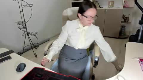 Ukrainian-woman online show from 11-15-25, 04:10