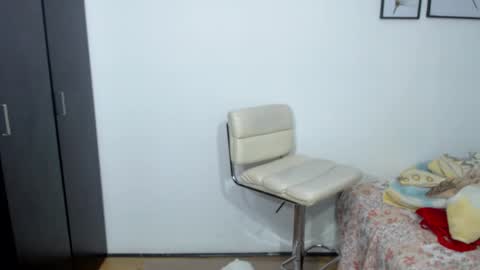 Snapshot of viki_mom chatting on 12-11-24, 04:49 Viki Mom online show from 12-11-24, 04:49