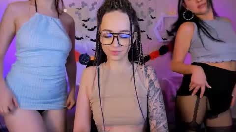 viki_vibes online show from 10-22-25, 12:16