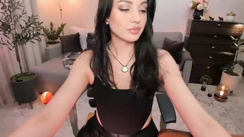 Viki Bellson online show from 06-24-26, 06:29