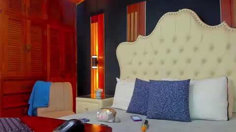 Snapshot of vikitomson chatting on 05-27-26, 01:08 vikiTomson online show from 05-27-26, 01:08