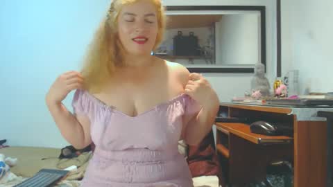 Snapshot of vikktoriaaa chatting on 12-13-24, 04:54 VIKKKTORIAAA online show from 12-13-24, 04:54