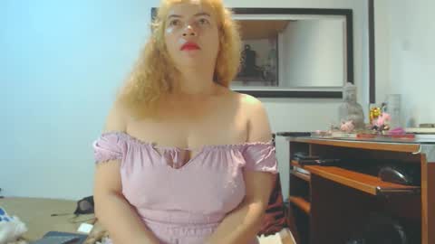 Snapshot of vikktoriaaa chatting on 12-13-24, 07:58 VIKKKTORIAAA online show from 12-13-24, 07:58