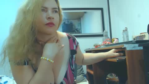 Snapshot of vikktoriaaa chatting on 03-05-25, 05:29 VIKKKTORIAAA online show from 03-05-25, 05:29