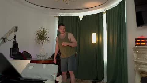 Snapshot of viktor_secret chatting on 07-16-26, 05:35 fansly VITEKsecret online show from 07-16-26, 05:35