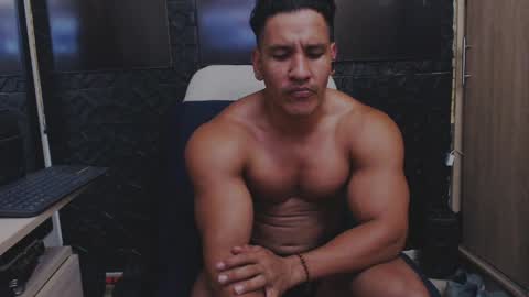 Snapshot of viktorherrera chatting on 05-27-26, 06:10 Viktor Herrera online show from 05-27-26, 06:10